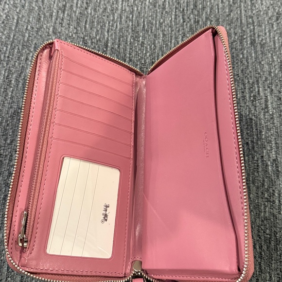 Coach Large Phone Wallet W/ Dandelion - Picture 3 of 7